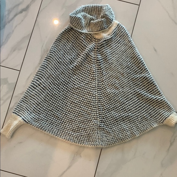 Freeway Sweaters - Freeway Black and White Chevron Shrug Poncho